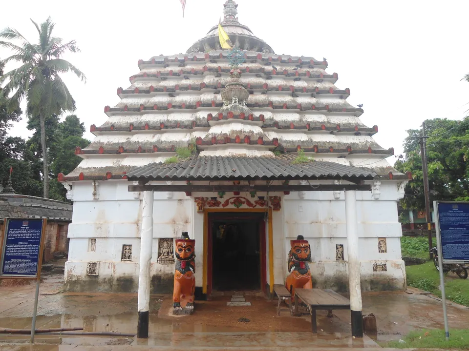  ଅବ୍ୟବସ୍ଥାରେ ଯାଜପୁରର ପ୍ରସିଦ୍ଧ ପର୍ଯ୍ୟଟନ ସ୍ଥଳୀ ବରାହ ମନ୍ଦିର : ସନ୍ଧ୍ୟା ସମୟରେ ମଦ୍ୟପଙ୍କ ଆଢୁଆଳରେ ମନ୍ଦିର ପରିସର