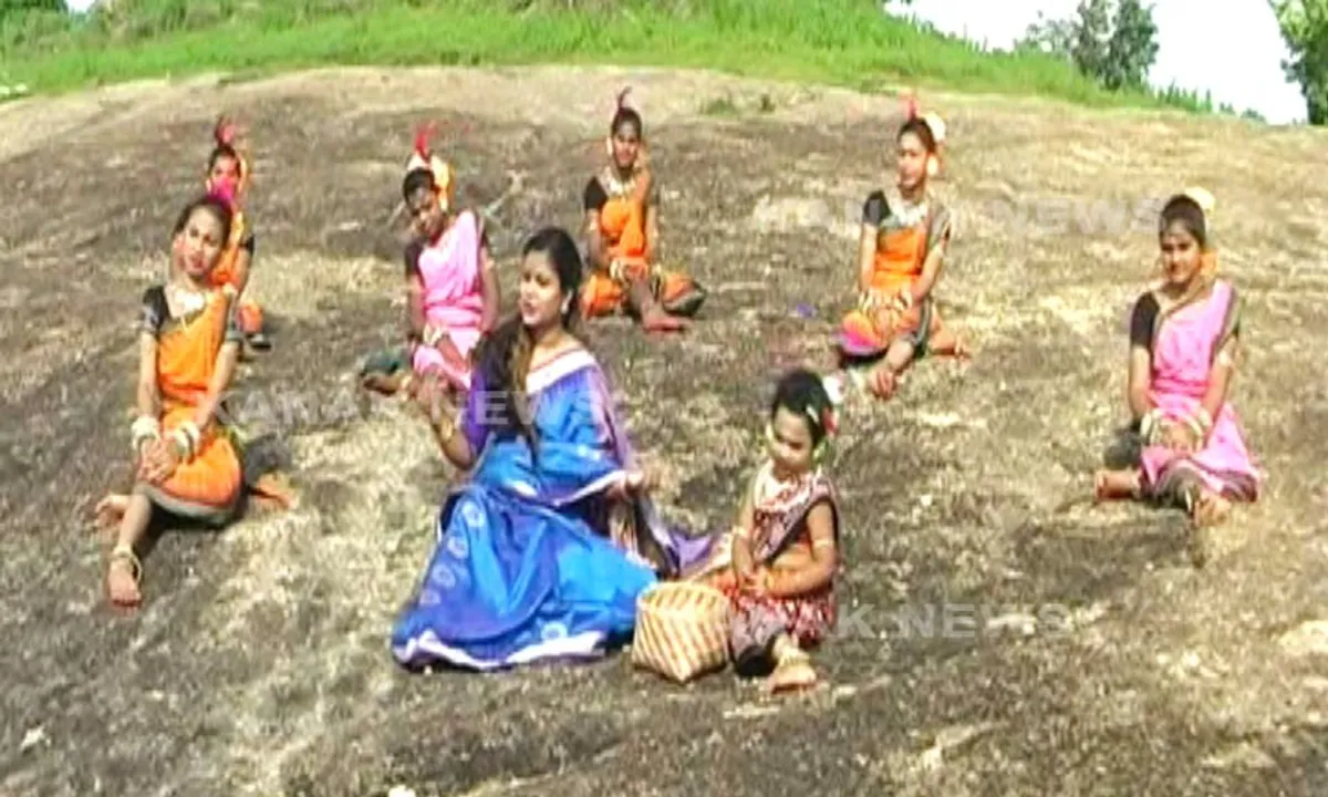  ନୂଆଖାଇ ପାଇଁ ନୂଆ ପ୍ରସ୍ତୁତି : ବଣପାହାଡ଼ ଆଉ ଧାନ କ୍ଷେତରେ ଚାଲିଛି ନୃତ୍ୟ ଅଭ୍ୟାସ