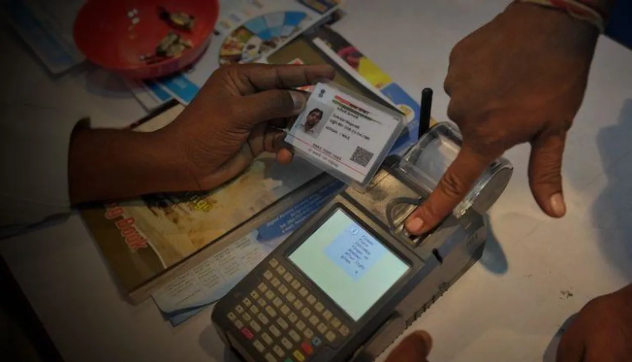  (FILES) This file photo taken on January 18, 2017 shows an Indian visitor giving a thumb impression to withdraw money from his bank account with his Aadhaar or Unique Identification (UID) card during a Digi Dhan Mela, held to promote digital payment, in Hyderabad.
India's Supreme Court ruled August 24 that citizens have a constitutional right to privacy, a landmark verdict that could have wide-reaching implications for the government's biometric programme which holds data on over one billion people.
 / AFP PHOTO / Noah SEELAM 
