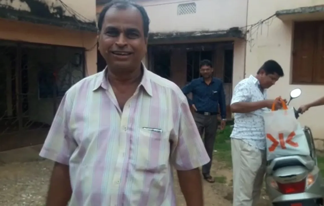  କ୍ରୀଡ଼ା ଅଧିକାରୀଙ୍କୁ ଭୁଲରେ ତାଲା ପକାଇଦେଲେ ପିଅନ୍ : ବନ୍ଦ କୋଠରୀରେ ଏକ ଘଂଟା ରହିବା ପରେ ଖୋଲିଲା ତାଲା