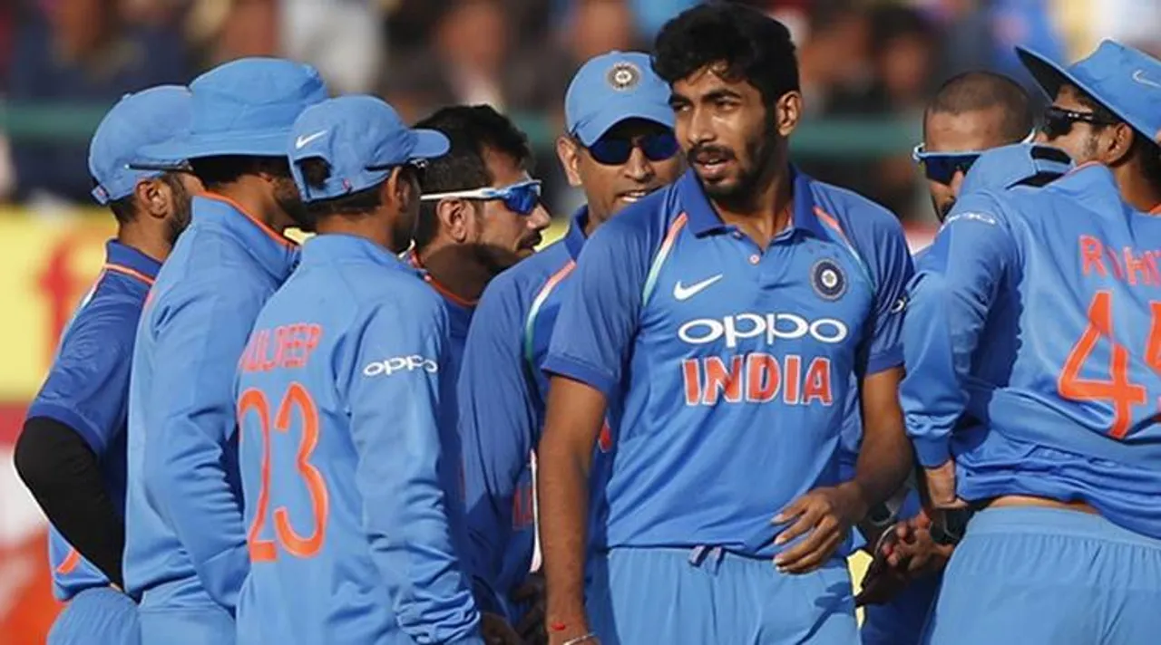  India's Jasprit Bumrah, center without cap, celebrates with teammates the dismissal of Sri Lanka's Danushka Gunathilaka during their first one-day international cricket match in Dharmsala, India, Sunday, Dec. 10, 2017. (AP Photo/Altaf Qadri) 