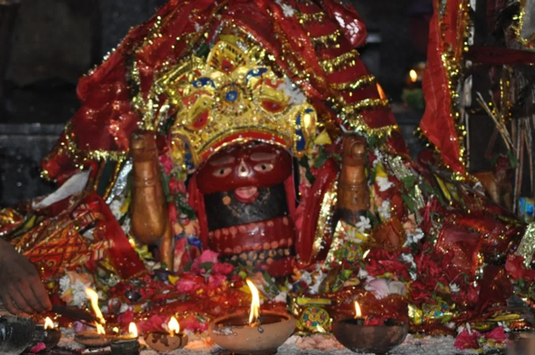  ଆରମ୍ଭ ହେଲା ମାଆ ତାରିଣୀଙ୍କ ଚଇତି ପର୍ବ । ଲକ ଡାଉନ୍ ପାଇଁ ଖାଁ ଖାଁ ମନ୍ଦିର ବେଢା, ନା ଅଛି ଭକ୍ତଙ୍କ ଭିଡ, ନା ଅଛି ଆୟୋଜନ ।