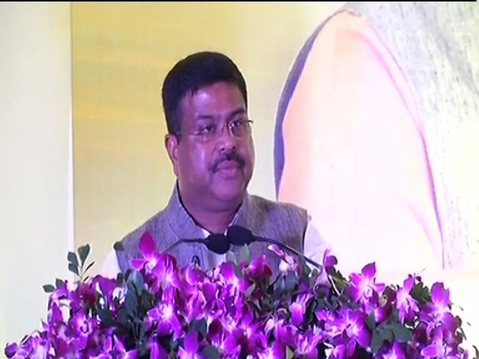  ସୁରଟ୍ ଗସ୍ତ ପୂର୍ବରୁ ନବୀନଙ୍କୁ ଧର୍ମେନ୍ଦ୍ରଙ୍କ ଟାର୍ଗେଟ: କହିଲେ, ନିର୍ବାଚନ ଆସିବାରୁ ମନେପଡିଲା ପ୍ରବାସୀ ଓଡିଆଙ୍କ କଥା, ଲାଗୁ କରନ୍ତୁ ଆୟୁଷ୍ମାନ ଯୋଜନା, ପାଇବେ ଲାଭ