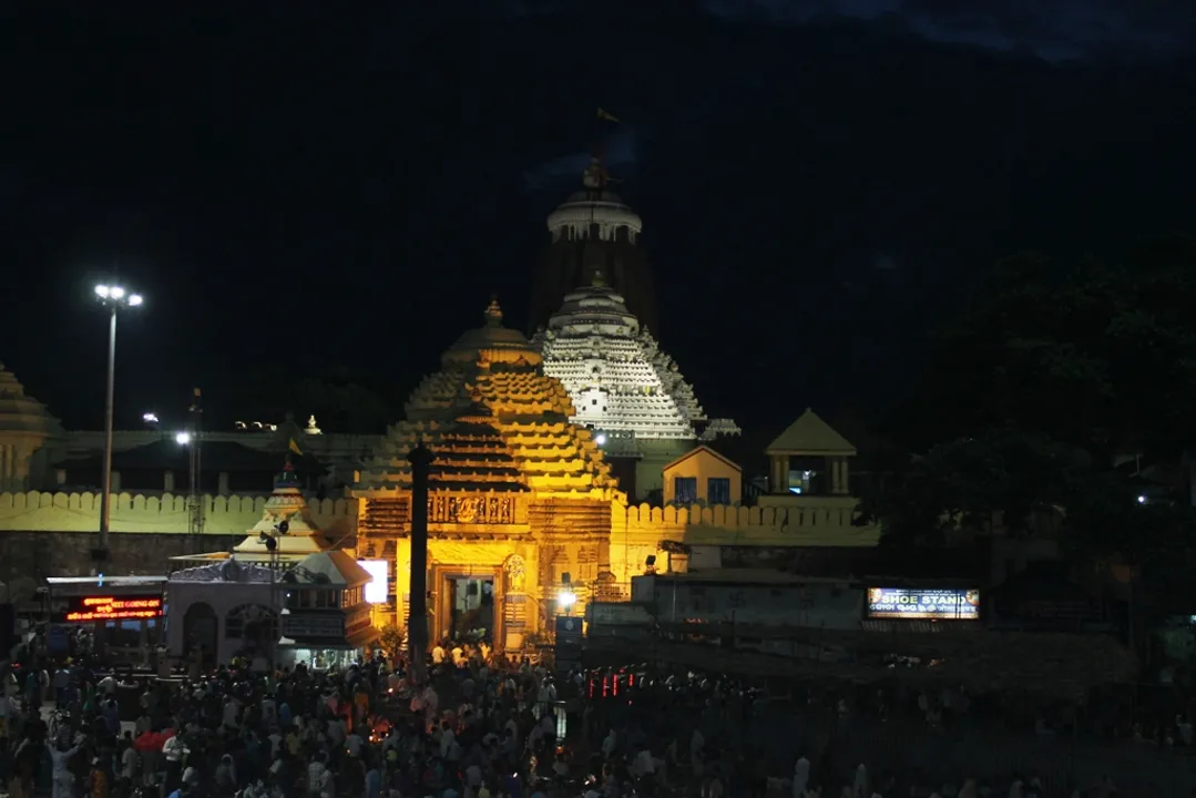  ଅଣସର ପିଣ୍ଡିରେ ଚାଲିଛି ଚତୁର୍ଦ୍ଧାମୂର୍ତ୍ତିଙ୍କ ଗୁପ୍ତ ଉପଚାର । ଶ୍ରୀବିଗ୍ରହଙ୍କ ଶ୍ରୀଅଙ୍ଗରୁ ଫିଟା ହେଲା ଓଦା ବସ୍ତ୍ର