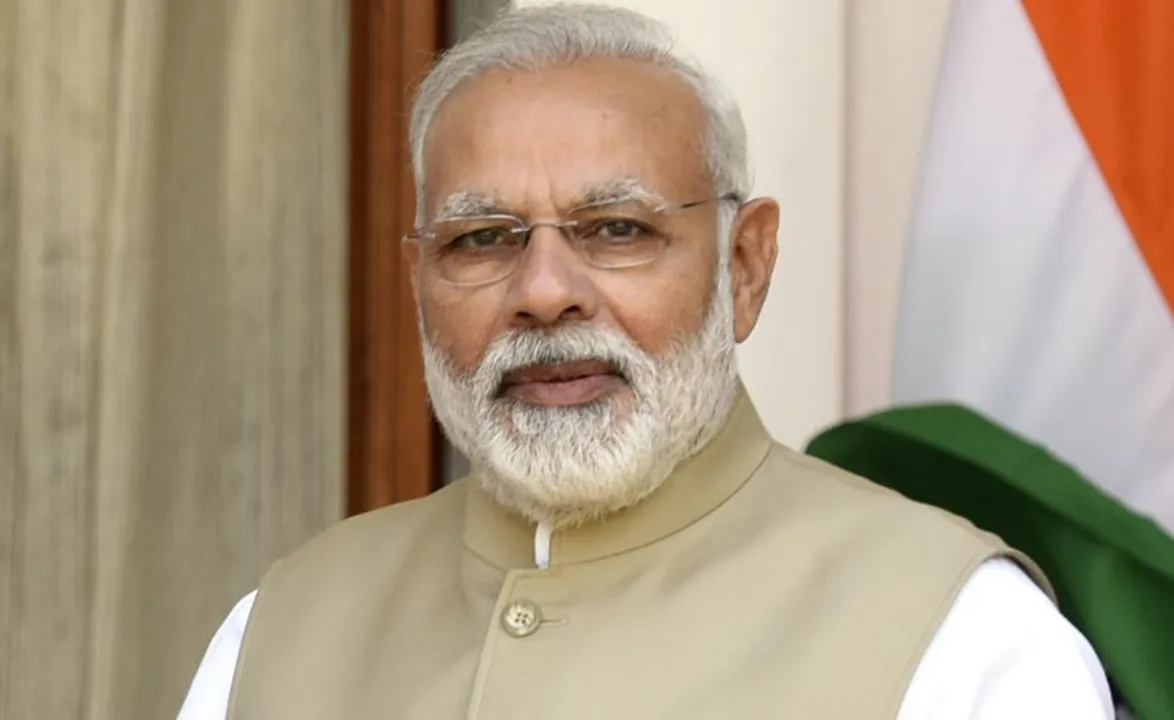  ପୁଣି ନିଜର ମହାନତାର ପରିଚୟ ଦେଲେ ପ୍ରଧାନମନ୍ତ୍ରୀ ମୋଦି ! ଏବେ ସଫେଇ କର୍ମଚାରୀଙ୍କୁ ଦାନ କଲେ ନିଜର ୨୧ ଲକ୍ଷର ଜମାପୁଞ୍ଜି