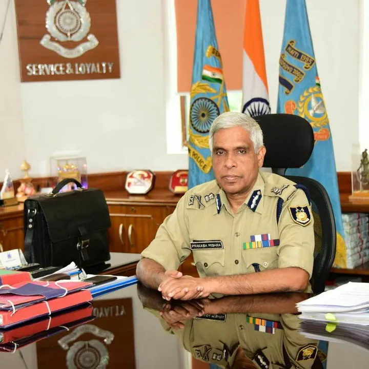  ପଦ୍ମ ଧରିଲେ ପୂର୍ବତନ ପୋଲିସ ଡିଜି ପ୍ରକାଶ ମିଶ୍ର । କଟକରୁ ହୋଇପାରନ୍ତି ପ୍ରାର୍ଥୀ