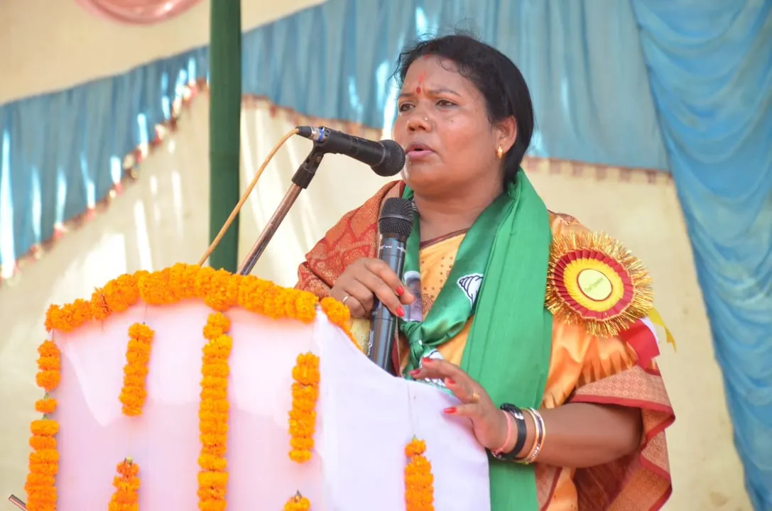  ସୁନ୍ଦରଗଡ ଉନ୍ନୟନ ପରିଷଦରୁ ଇସ୍ତଫା ଦେଇଛନ୍ତି କୁସୁମ ଟେଟେ । କହିଲେ, ନିର୍ବାଚନ ପାଇଁ ମୋତେ ଦଳୀୟ ଟିକେଟ୍ ମିଳିବ ତେଣୁ ଦୁଇଟି ପଦବୀରେ ରହିବି ନାହିଁ
