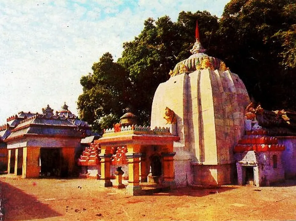  ମହାଶିବ ରାତ୍ରୀ ଉପଲକ୍ଷେ ଲୋକନାଥ ମନ୍ଦିରରେ ସବୁଠୁ ବଡଦୀପ ! ୧ ହଜାର ଲିଟର ଘିଅରେ ତିନିଦିନ ଜଳିବ ଦୀପ
