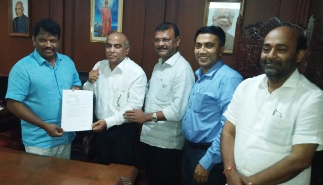  ରାଜନୀତିରେ ରାତିଅଧିଆ ଡ୍ରାମା ! ଏମଜିପି ଦଳରୁ ଅଲଗା ହୋଇ ବିଜେପିରେ ମିଶିଲେ ଗୋଆର ୨ ବିଧାୟକ
