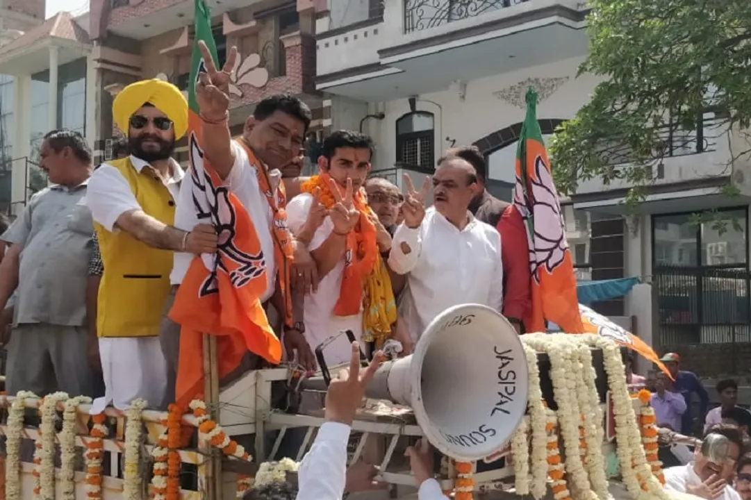  Oneindia
 