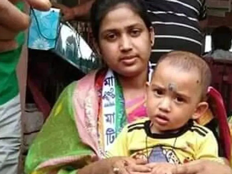  ପ୍ରଚାର ମଇଦାନରେ ମା’ ! କୋଳରେ ୮ ମାସର ଶିଶୁକୁ ଧରି ପ୍ରଚାର ମଇଦାନରେ ବାହାରିଲେ ଏହି ଟିଏମସି ମହିଳା ପ୍ରାର୍ଥୀ ।