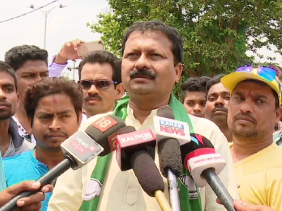  ପୁରୀ ବିଜେପିକୁ ଝଟକା । ‘ପଦ୍ମ’କୁ ବାଏ ବାଏ କରି ‘ଶଙ୍ଖ’ ଶିବିରରେ ଏଣ୍ଟ୍ରି ମାରିଲେ କୃଷ୍ଣ ।