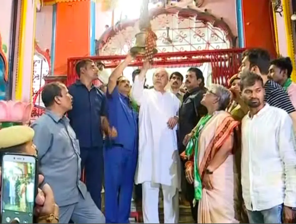  ରେଙ୍ଗାଲୀରୁ ସମ୍ବଲପୁର ନବୀନଙ୍କ ରୋଡ୍ ସୋ’ । ସମଲେଶ୍ୱରୀ ମନ୍ଦିରରେ କଲେ ଆରାଧନା, ବିଶାଳ ରାଲିରେ ବିଜେଡି ପାଇଁ ମାଗିଲେ ଭୋଟ୍ ।