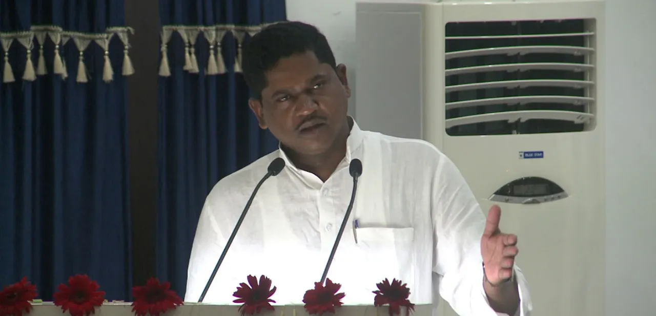  ନବରଙ୍ଗପୁର ବିଧାନସଭା ପରେ ଏବେ ଲୋକସଭା ଆସନକୁ ଦଖଲ କରିପାରେ ବିଜେଡି, ବର୍ତ୍ତମାନ ସୁଦ୍ଧା କଂଗ୍ରେସ ପ୍ରାର୍ଥୀଙ୍କୁ ପଛରେ ପକାଇ ବିଜେଡି ପ୍ରାର୍ଥୀ ରମେଶ ମାଝୀ ଆଗୁଆ ।