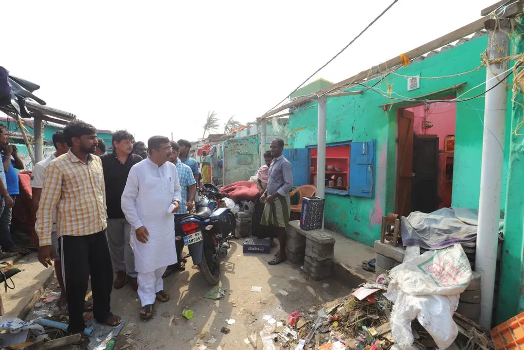  ‘ଫୋନି’ର କରାଳ ରୂପକୁ ପାଖରୁ ଦେଖିଲେ କେନ୍ଦ୍ରମନ୍ତ୍ରୀ । କହିଲେ, ପୁରୀକୁ ଗୁରୁତ୍ୱ, ସ୍ଥିତି ସୁଧୁରିଲେ କାର୍ଯ୍ୟକ୍ଷମ ହେବ ପେଟ୍ରୋଲ ପମ୍ପ ।
