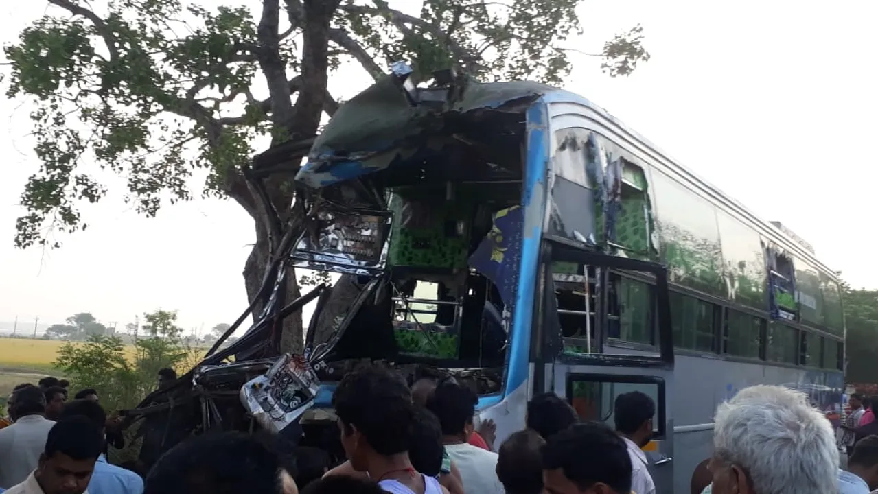  ପୁଣି ଓଲଟିଲା ଯାତ୍ରୀବାହୀ ବସ୍: ୧୨ରୁ ଅଧିକ ଆହତ, ମେଡିକାଲରେ ଭର୍ତ୍ତି