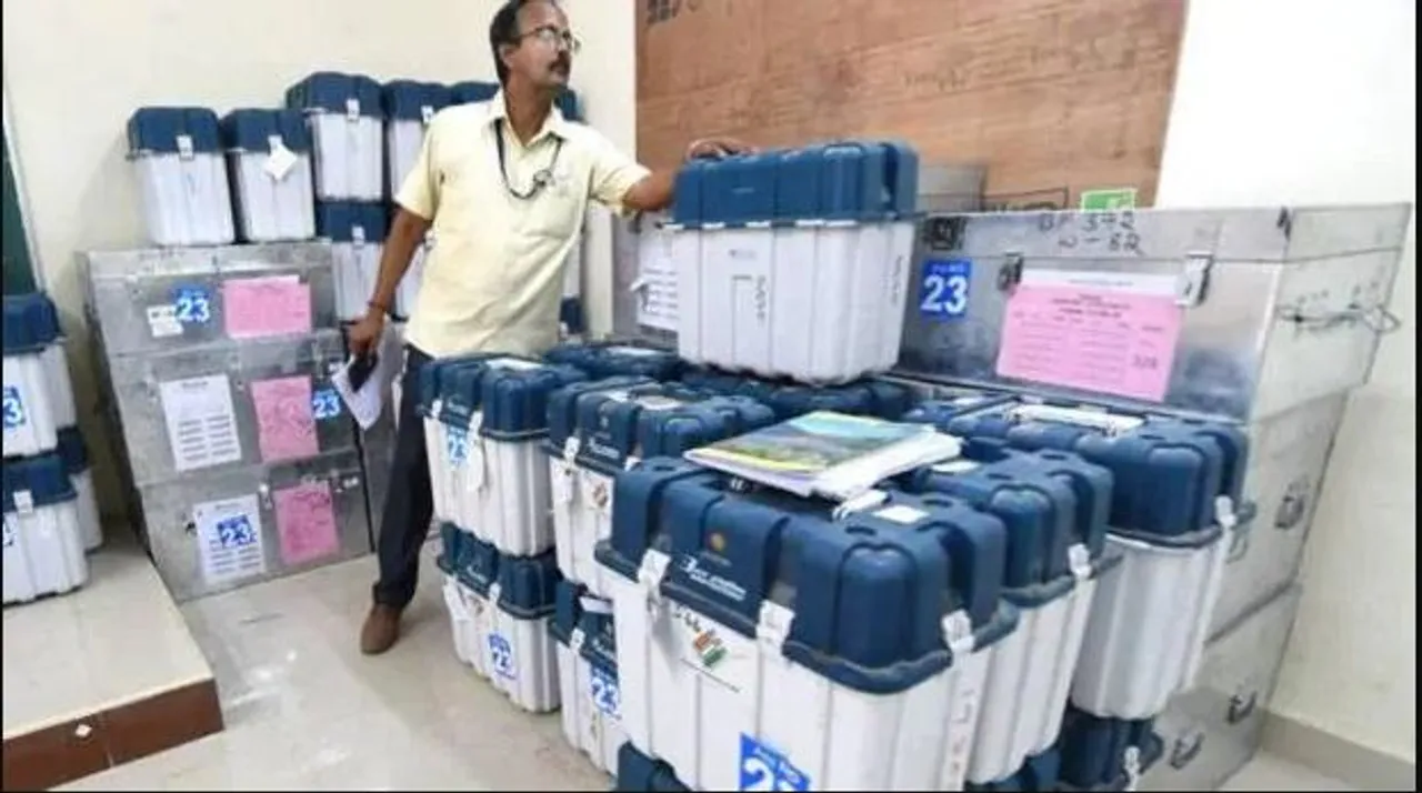 ଉତ୍ତରପ୍ରଦେଶର ଅନେକ ଜିଲ୍ଲାରେ ଇଭିଏମ୍ ଉପରେ ଉଠିଲା ପ୍ରଶ୍ନ ! ନିର୍ବାଚନ କମିଶନ୍ ଖାରଜ କଲେ ସବୁ ପ୍ରଶ୍ନ