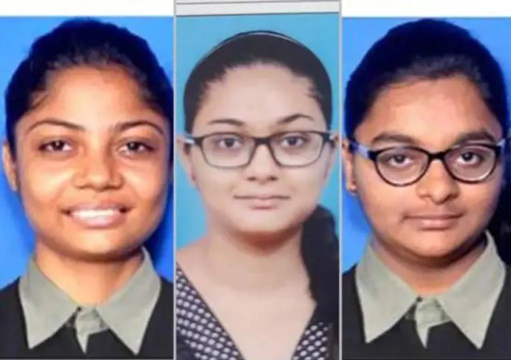 ସୁରତ୍ ଅଗ୍ନିକାଣ୍ଡ : କାଲି ହୋଇଥିଲା ମୃତ୍ୟୁ , ଆଜି ବାହାରିଲା ପରୀକ୍ଷାଫଳ ! ଦ୍ୱାଦଶ ପରୀକ୍ଷାଫଳ ବାହାରିବା ପୂର୍ବରୁ ଆଖି ବୁଜିଦେଲେ ତିନି ଛାତ୍ରୀ ।