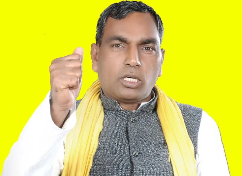  ୧୯ ଫଳାଫଳ ଆସିବା ପୂର୍ବରୁ ଯୋଗୀଙ୍କ ମନ୍ତ୍ରୀମଣ୍ଡଳରୁ ଓମପ୍ରକାଶ ବରଖାସ୍ତ। ରାଜ୍ୟପାଳଙ୍କ ନିକଟରେ ସୁପାରିଶ କଲେ ଯୋଗୀ ଆଦିତ୍ୟନାଥ