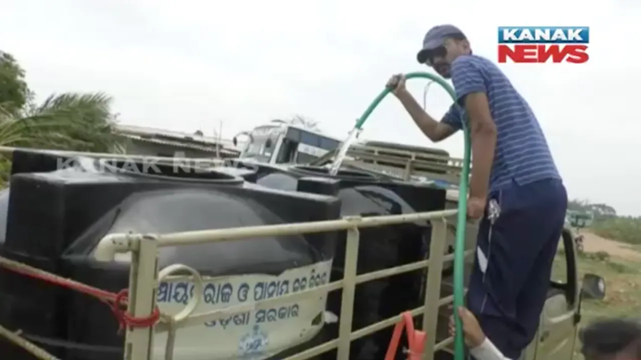  ବାତ୍ୟା ବେଳେ ସାମ୍ନାକୁ ଆସିଲା ବିରଳ ଚିତ୍ର: ନର୍ଦ୍ଦମା ପାଣି ହେଉଛି ବିଶୁଦ୍ଧ ପାନୀୟ ଜଳ, ସମୁଦ୍ର ଲୁଣି ପାଣି ହେଉଛି ମଧୁର ଜଳ