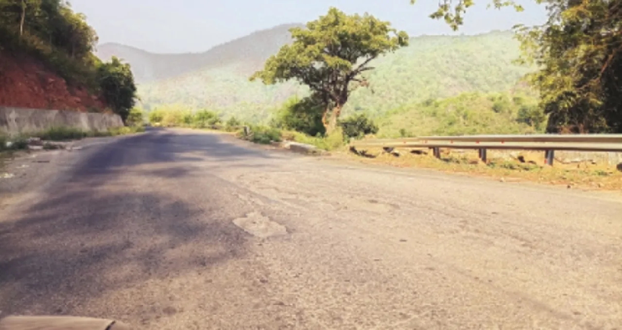  ଯାତ୍ରୀଙ୍କୁ ଦାଉ ସାଧୁଛି ସୁଙ୍କି ଘାଟି ରାସ୍ତା ! ବଢୁଛି ଦୁର୍ଘଟଣା, ଘଣ୍ଟାଘଣ୍ଟା  ଧରି ରାସ୍ତା ହେଉଛି ଜାମ