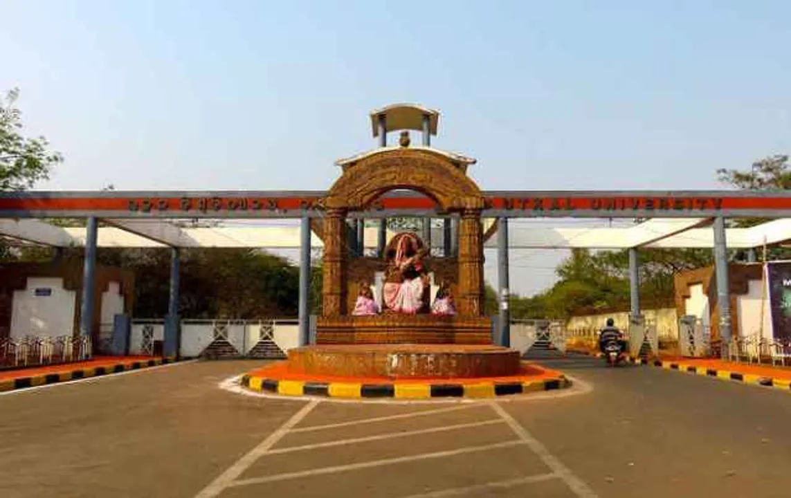  ବାତ୍ୟା ପାଇଁ ରାଜ୍ୟର ୨ ପ୍ରମୁଖ ବିଶ୍ୱବିଦ୍ୟାଳୟର ଘୁଞ୍ଚିଲା ପରୀକ୍ଷା । ଛାତ୍ରଛାତ୍ରୀଙ୍କ ସୁବିଧାକୁ ନଜରରେ ରଖି କର୍ତୃପକ୍ଷ ନେଲେ ନିଷ୍ପତ୍ତି
