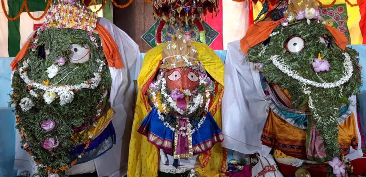  ସବୁଠି ସୋଲ ହେଲେ କେନ୍ଦୁଝରରେ ଅଁଳା ଓ ତୁଳସୀ ପତ୍ରରେ ହୁଏ ଗଜବେଶ । ଜାଣନ୍ତୁ ଏହି ନୀତି ସମ୍ପର୍କରେ କିଛି ତଥ୍ୟ...