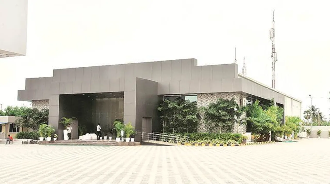  ସମୟ ସହ ବଦଳୁଛି ସ୍ଥିତି ! ପୂର୍ବତନ ମୁଖ୍ୟମନ୍ତ୍ରୀ ଚନ୍ଦ୍ରବାବୁଙ୍କ ଭବ୍ୟ କୋଠା ‘ପ୍ରଜା ବେଦିକା’କୁ ଭାଙ୍ଗିବାକୁ ଆନ୍ଧ୍ର ମୁଖ୍ୟମନ୍ତ୍ରୀଙ୍କ ନିର୍ଦ୍ଦେଶ , ରାତିଅଧରେ କଡା ପୁଲିସ ବଳୟରେ ଚାଲିଲା ବୁଲଡୋଜର