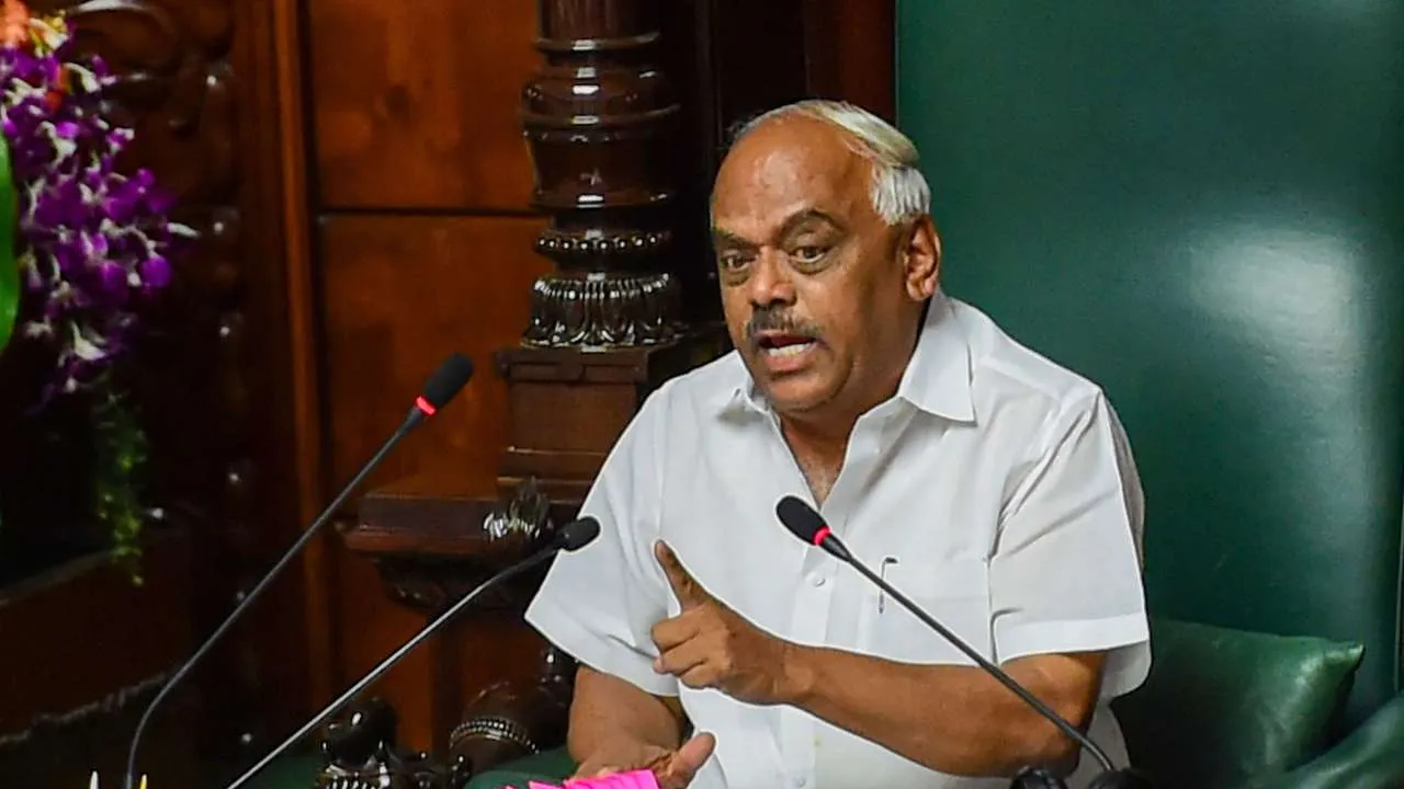  କର୍ଣ୍ଣାଟକର ୧୪ ବିଦ୍ରୋହୀ ବିଧାୟକ ଅଯୋଗ୍ୟ ଘୋଷିତ। ଦଳବଦଳ ଆଇନରେ ଫସିଲେ କଂଗ୍ରେସ-ଜେଡିଏସ ମେଣ୍ଟର ବିଧାୟକ