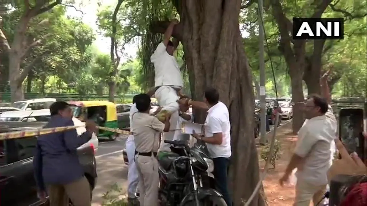  ରାହୁଲ ଗାନ୍ଧୀଙ୍କ ନିଷ୍ପତି ପାଇଁ ଆତ୍ମହତ୍ୟା ଉଦ୍ୟମ କଲେ କଂଗ୍ରେସ କର୍ମୀ । କହିଲେ, ନିଷ୍ପତି ବଦଳାଅ, ନଚେତ ଜୀବନ ହାରିିବି ।