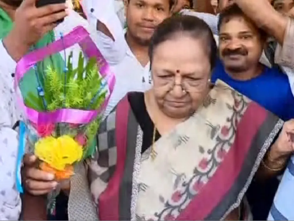  ବିଧାୟିକା ଭାବେ ଶପଥ ନେଲେ ସାବିତ୍ରୀ । ଶପଥପାଠ କରାଇଲେ ବାଚସ୍ପତି ସୂର୍ଯ୍ୟ ନାରାୟଣ ପାତ୍ର । 