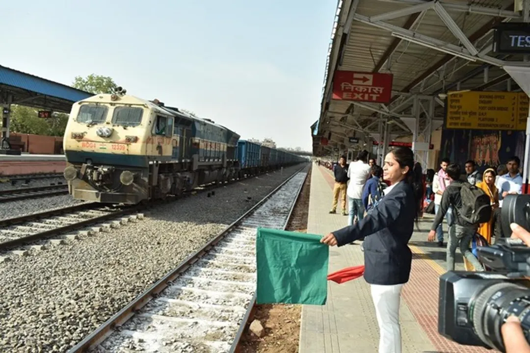  ଖୁବଶୀଘ୍ର ପ୍ରାୟ ୩ ଲକ୍ଷ କର୍ମଚାରୀଙ୍କୁ ସମୟ ପୂର୍ବରୁ ଅବସର ଦେଇପାରେ ରେଳ ବିଭାଗ । ଜାଣନ୍ତୁ କେଉଁ କର୍ମଚାରୀଙ୍କ ମୁଣ୍ଡ ଉପରେ ଝୁଲୁଛି ଖଣ୍ଡା ।
