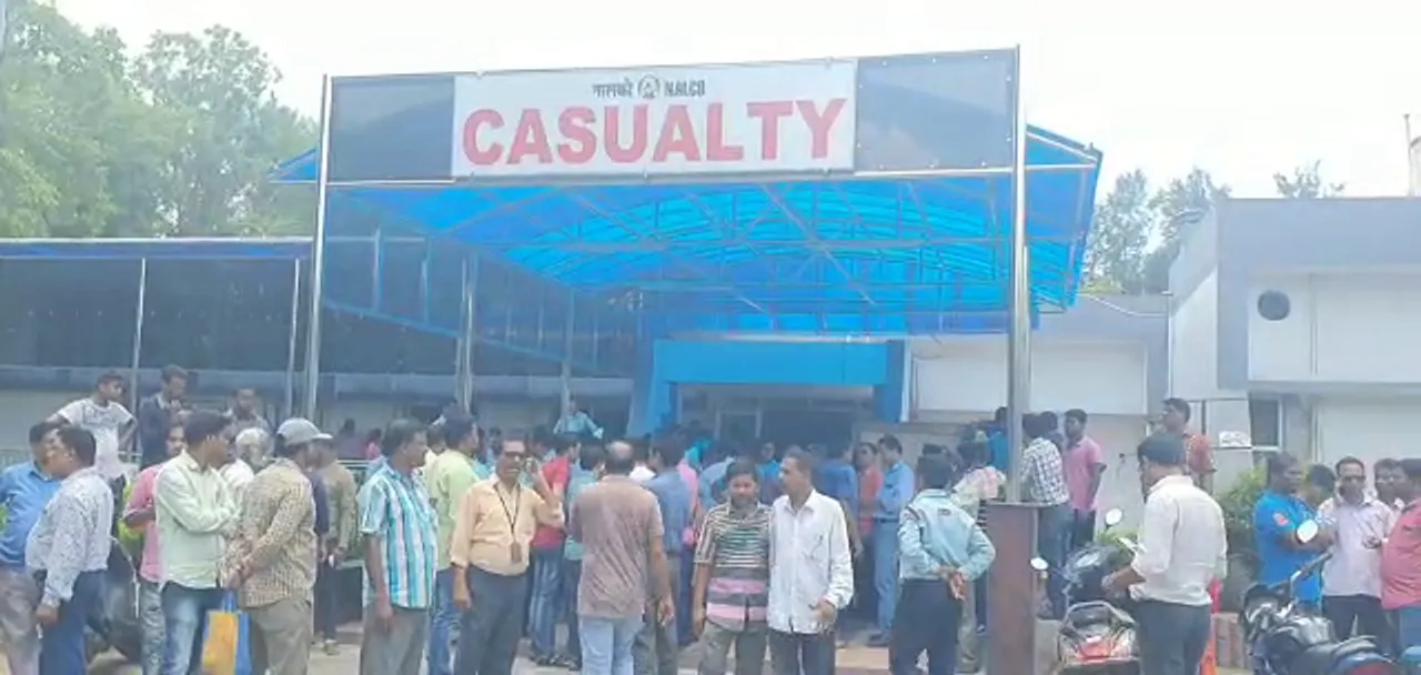  ଅନୁଗୁଳ ନାଲକୋ ସ୍ମେଲଟର ପ୍ଲାଣ୍ଟରେ ଦୁର୍ଘଟଣା: କାମ କରୁଥିବା ବେଳେ ଖସି ପଡିଲା ଫ୍ଲାସ ଓଭର; ୪ ଗୁରୁତର, ମେଡିକାଲରେ ଭର୍ତ୍ତି