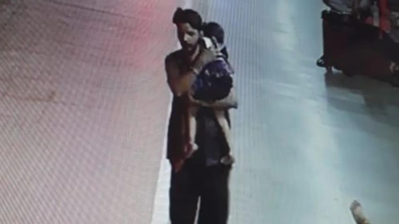  କେତେ ସୁରକ୍ଷିତ କନ୍ୟା ? ମା’ ପାଖରୁ ଶିଶୁକନ୍ୟାକୁ ଉଠାଇ ନେଇ କଲେ ଗଣଦୁଷ୍କର୍ମ , ଯନ୍ତ୍ରଣାରେ ଛଟପଟ ହେଉଥିବା ପୀଡିତାର କାଟିଦେଲେ ମୁଣ୍ଡ ।