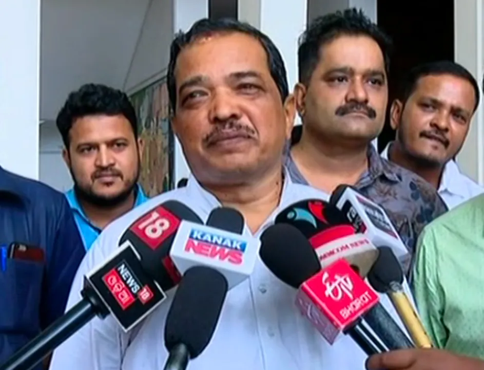  ଚିିଲିକା କୂଳରେ ଖୁବଶୀଘ୍ର ସ୍ଥାନାନ୍ତର ହେବ ମାଲେସିଆ ଜାହାଜ । ପରିବହନ ମନ୍ତ୍ରୀ ପଦ୍ମନାଭ ବେହେରା କହିଲେ, ଜଳପଥରେ ଜାହାଜର ହେବ ସ୍ଥାନାନ୍ତର
