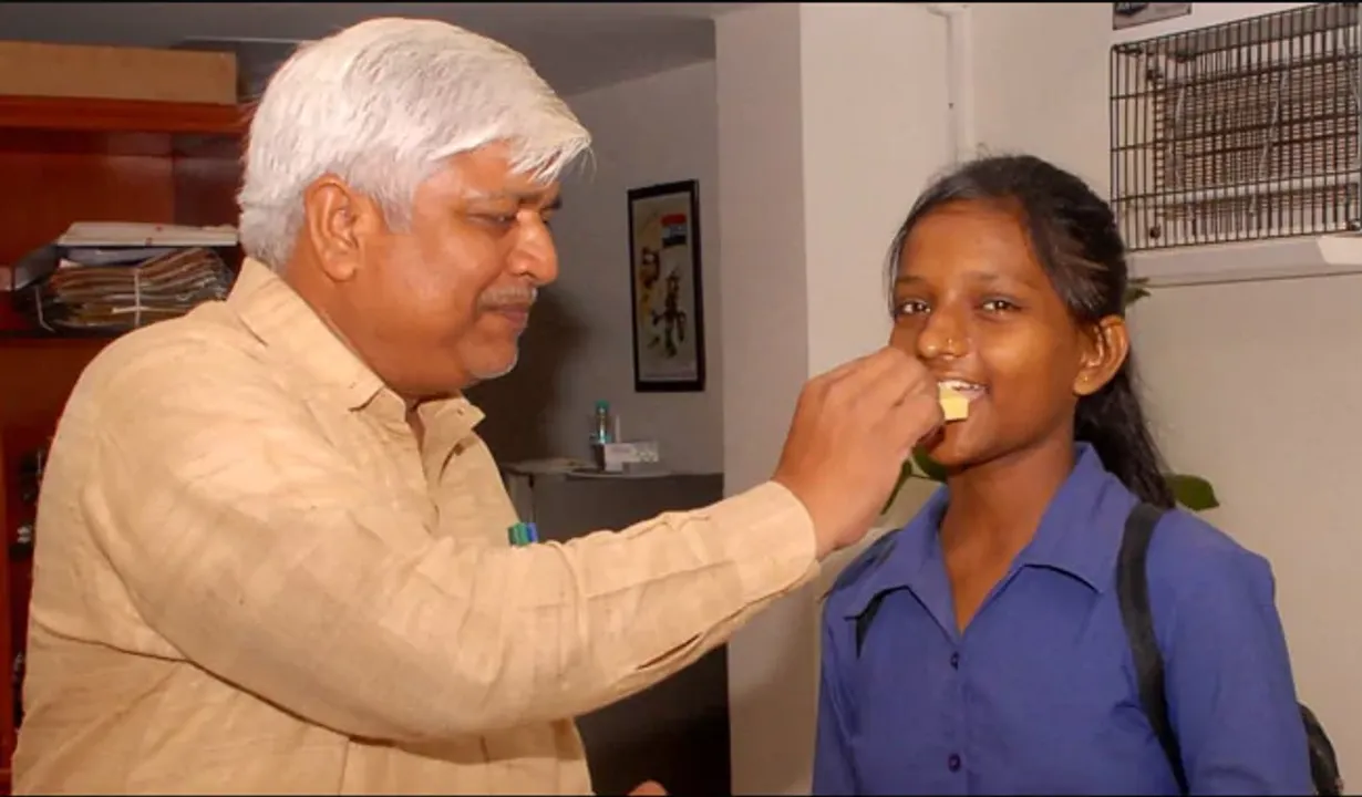  ଦୈନିକ ୩୦୦ ଟଙ୍କା ରୋଜଗାର କରୁଥିବା ଗରିବ ବାପାର ଝିଅ ପାସ୍ କଲା ନିଟ୍ ପରୀକ୍ଷା ! ଏବେ ଡାକ୍ତର ହୋଇ ରୋଗୀଙ୍କ କରିବ ସେବା