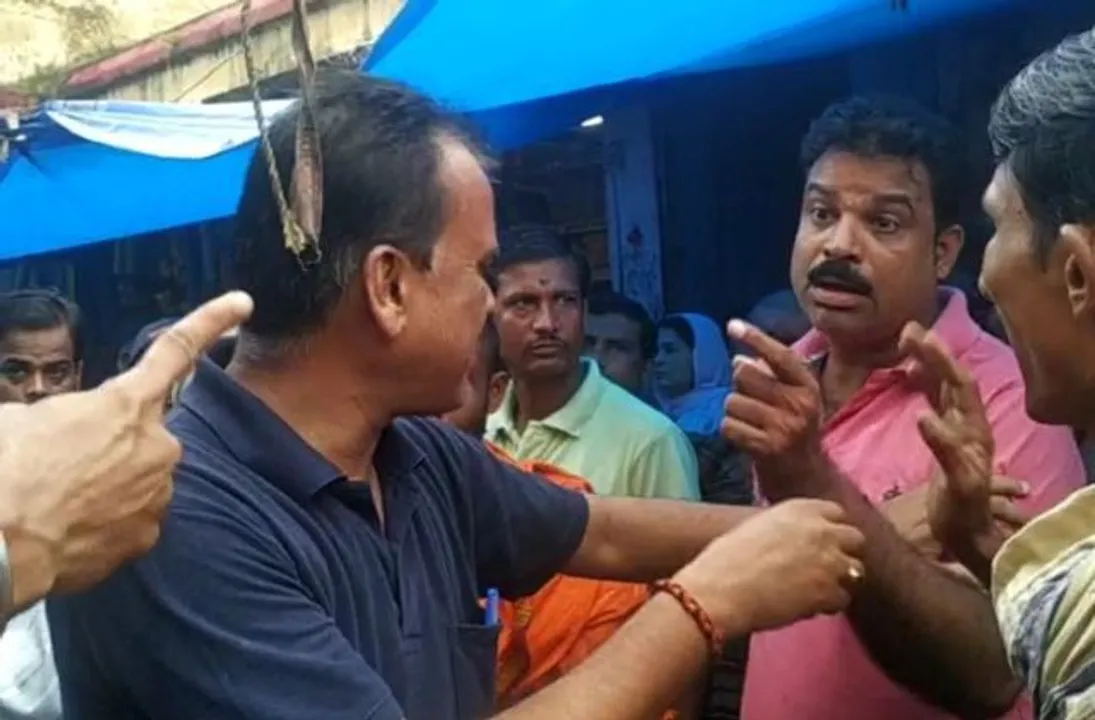  ପୋଲିସ ସେବାୟତ ମୁହାଁମୁହିଁ ! ମନ୍ଦିର ଭିତରେ ସେବାୟତଙ୍କୁ ମାଡ ମାରିଲା ପୋଲିସ, ଘଟଣାକୁ ବିରୋଧ କରି ନୀତିକାନ୍ତି ବନ୍ଦ ରଖିଲେ ସେବାୟତ
