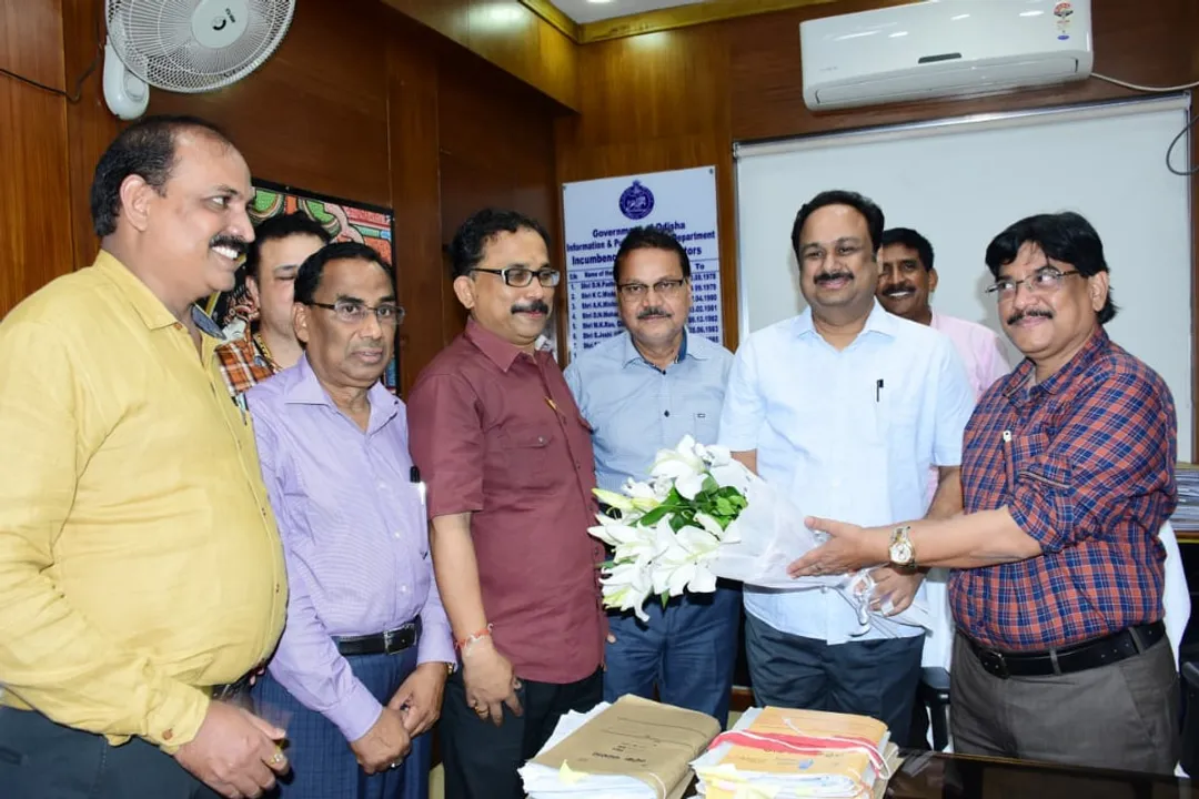  ରାଜ୍ୟ ସରକାରଙ୍କ ଉପଦେଷ୍ଟା (ଗଣମାଧ୍ୟମ ଓ ଲୋକସମ୍ପର୍କ) ଭାବେ ଦାୟିତ୍ୱ ନେଲେ ମାନସ ମଙ୍ଗରାଜ । କହିଲେ, ମୁଖ୍ୟମନ୍ତ୍ରୀଙ୍କ ‘୫-ଟି’ ମନ୍ତ୍ର ଆଧାରରେ କାର୍ଯ୍ୟ କରାଯିବ ।