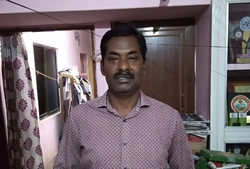  ଅଚିହ୍ନା ଶବର ସାଥୀ ଅଭିମନ୍ୟୁ...ପେସାରେ ଜଣେ ବହି ବନ୍ଧାଳି ହେଲେ ନିଶା ଅସହାୟଙ୍କ ସେବା କରିବା;ଏ ଯାଏଁ କରିସାରିଲେଣି ୧୨ଶହ ଶବସତ୍କାର