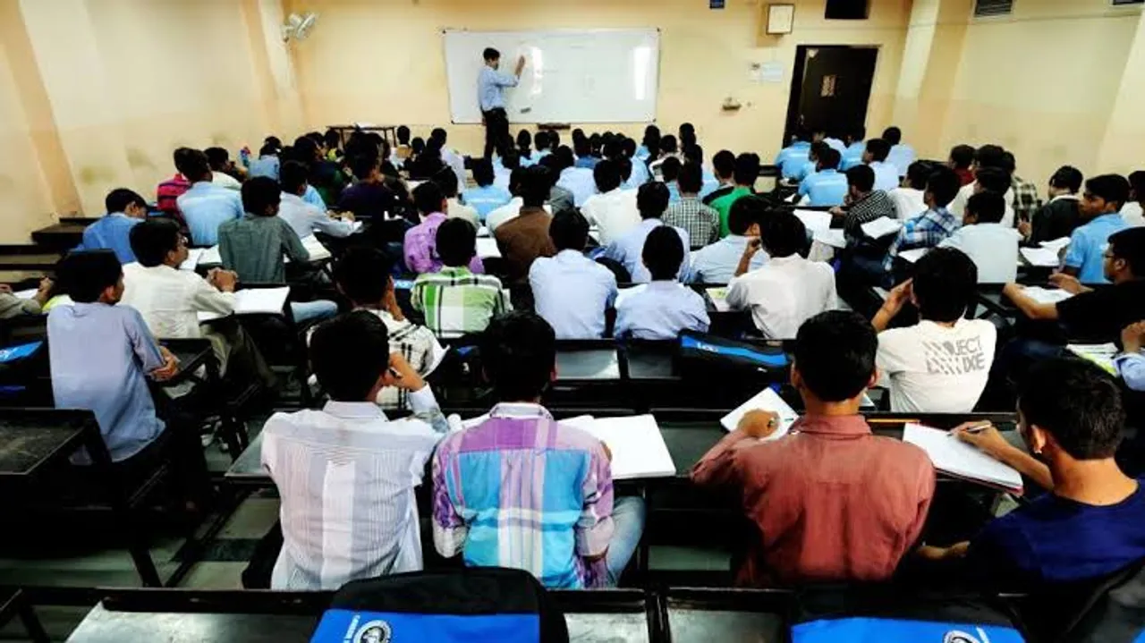  ଏମଟେକ୍ ଛାତ୍ରଛାତ୍ରୀଙ୍କୁ ଝଟକା ଦେଲା ଆଇଆଇଟି ! କୋର୍ସରେ ବଢିବ ୯୦୦ ପ୍ରତିଶତ ଫିସ୍ , ଷ୍ଟାଇପେଣ୍ଡ ସୁବିଧା ବନ୍ଦ କରିବାକୁ ରହିଛି ଯୋଜନା ।
