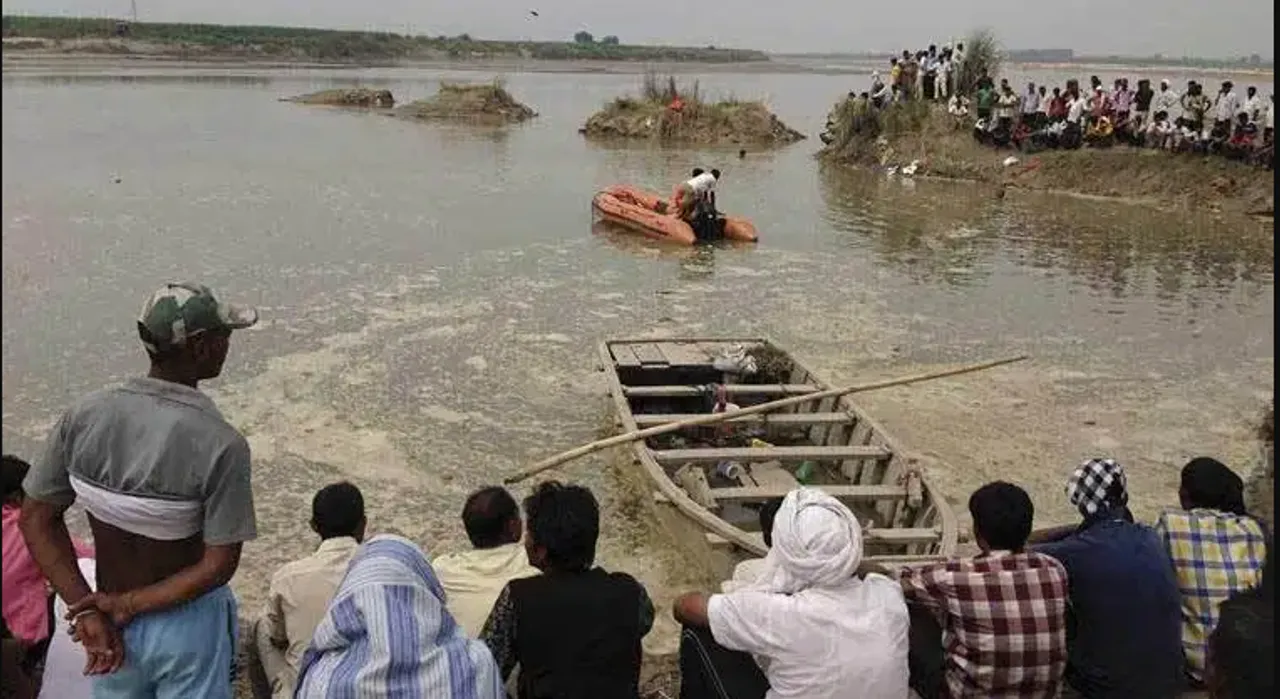  ଆନ୍ଧ୍ରପ୍ରଦେଶ ପୂର୍ବ ଗୋଦାବରୀ ଦେବୀପଟ୍ଟନମରେ ବଡ଼ଧରଣର ଅଘଟଣ । ବୁଡ଼ିଲା ପର୍ଯ୍ୟଟକ ବୋଝେଇ ମୋଟର ଲଞ୍ଚ, ୨୩ ନିଖୋଜ ।
