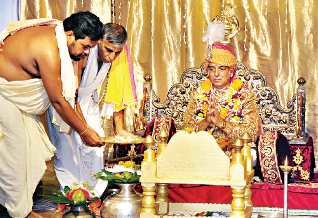  ସୁନିଆ ତିଥିରେ ଗଜପତି ମହାରାଜାଙ୍କ ହେଲା ଅଭିଷେକ । ଆଜିଠୁ ଗଜପତି ଦିବ୍ୟସିଂହ ଦେବଙ୍କ ୬୨ ଅଙ୍କ ଚଳନ, ଶ୍ରୀନଅରରେ ପ୍ରଚଳନ ହେଲା ସୁବର୍ଣ୍ଣ ମୁଦ୍ରା