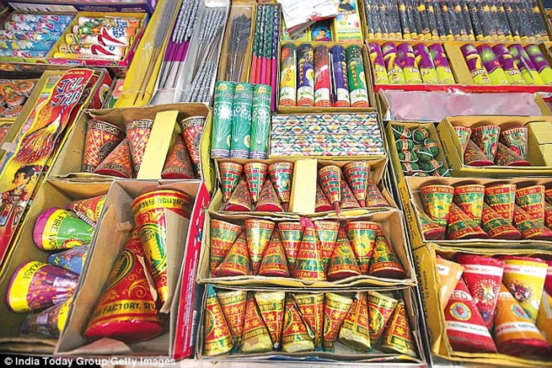  ଚାଇନା ବାଣ ଫୁଟାଇଲେ କିମ୍ବା ବିକ୍ରି କଲେ ମିଳିବ ଦଣ୍ଡ ! ଦୀପାବଳିରେ ଚାଇନା ବାଣ ପରିବର୍ତ୍ତେ ସବୁଜ ବାଣର ବ୍ୟବହାର କରିବାକୁ ପରାମର୍ଶ ଦେଲେ ସରକାର ।  