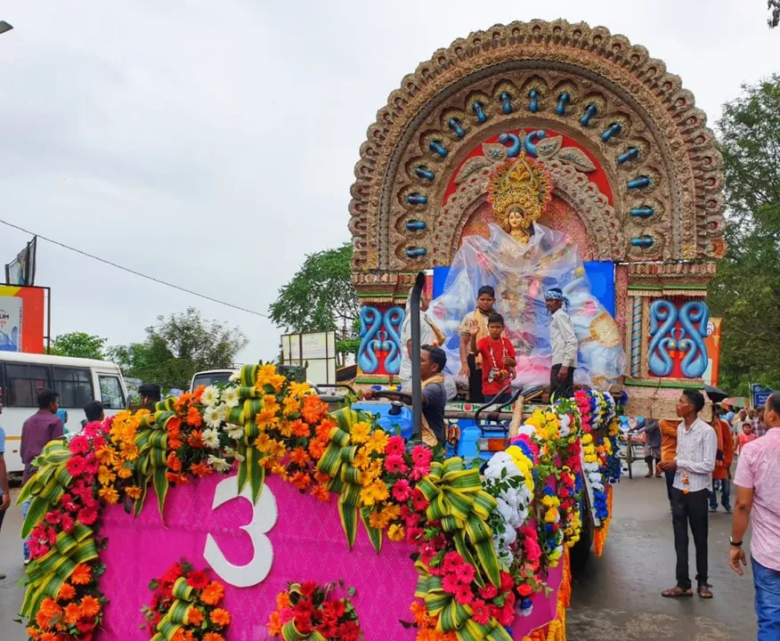  ମା’ ଗଜଲକ୍ଷ୍ମୀଙ୍କୁ ବିଦାୟ : ବର୍ଷାରେ ଭସାଣୀର ମଜା ଇଠାଇଲେ ଲୋକେ