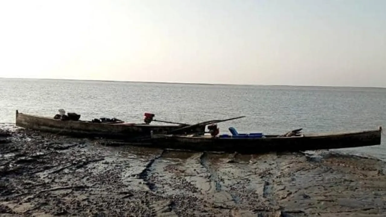  ଆସାମରେ ବଡ ଅଘଟଣ । ମଝି ନଈରେ ଓଲଟି ପଡିଲା ଡଙ୍ଗା, ବୁଡିଗଲେ ୭୦ରୁ ୮୦ ଯାତ୍ରୀ । ପହଁରି ପହଁରି କିଛି ଯାତ୍ରୀ କୂଳରେ ପହଞ୍ଚିଥିବା ବେଳେ ଏଯାଏଁ ଅନେକ ଯାତ୍ରୀ ନିଖୋଜ ଅଛନ୍ତି ।