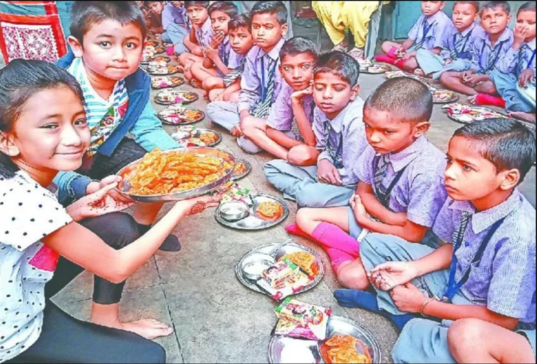  ସଂସ୍କୃତିରୁ ହିଁ ସଂସ୍କାରର ଜନ୍ମ ! ଦୀପାବଳିରେ ଗରିବ ପିଲାଙ୍କ ମୁହଁରେ ହସ ଫୁଟାଇବା ପାଇଁ ସ୍କଟଲ୍ୟାଣ୍ଡରୁ ଆସିଲେ ଦୁଇ ଭାଇ-ଭଉଣୀ ।