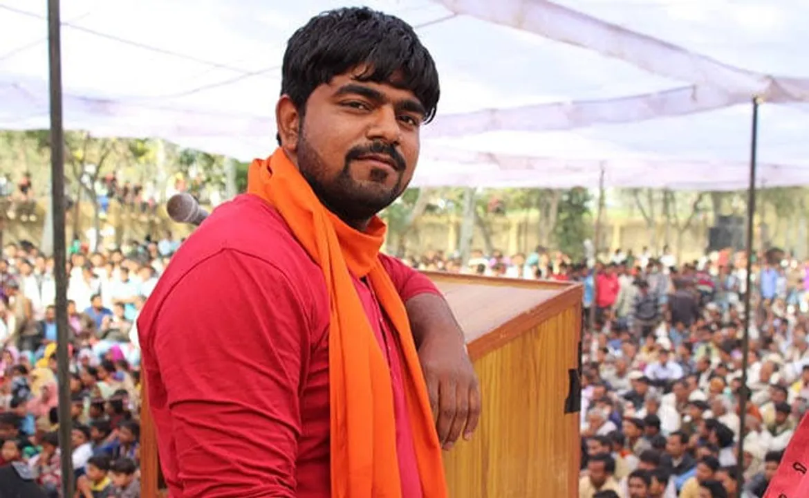  ଗୋ-ତସ୍କରଙ୍କ ଗୁଳିରେ ଆହତ ହେଲେ ବଜରଙ୍ଗ ଦଳ କାର୍ଯ୍ୟକର୍ତ୍ତା ! ଗୁରୁତର ଅବସ୍ଥାରେ ଡାକ୍ତରଖାନାରେ ଭର୍ତ୍ତୀ , ଦେଖନ୍ତୁ ଭିଡିଓ