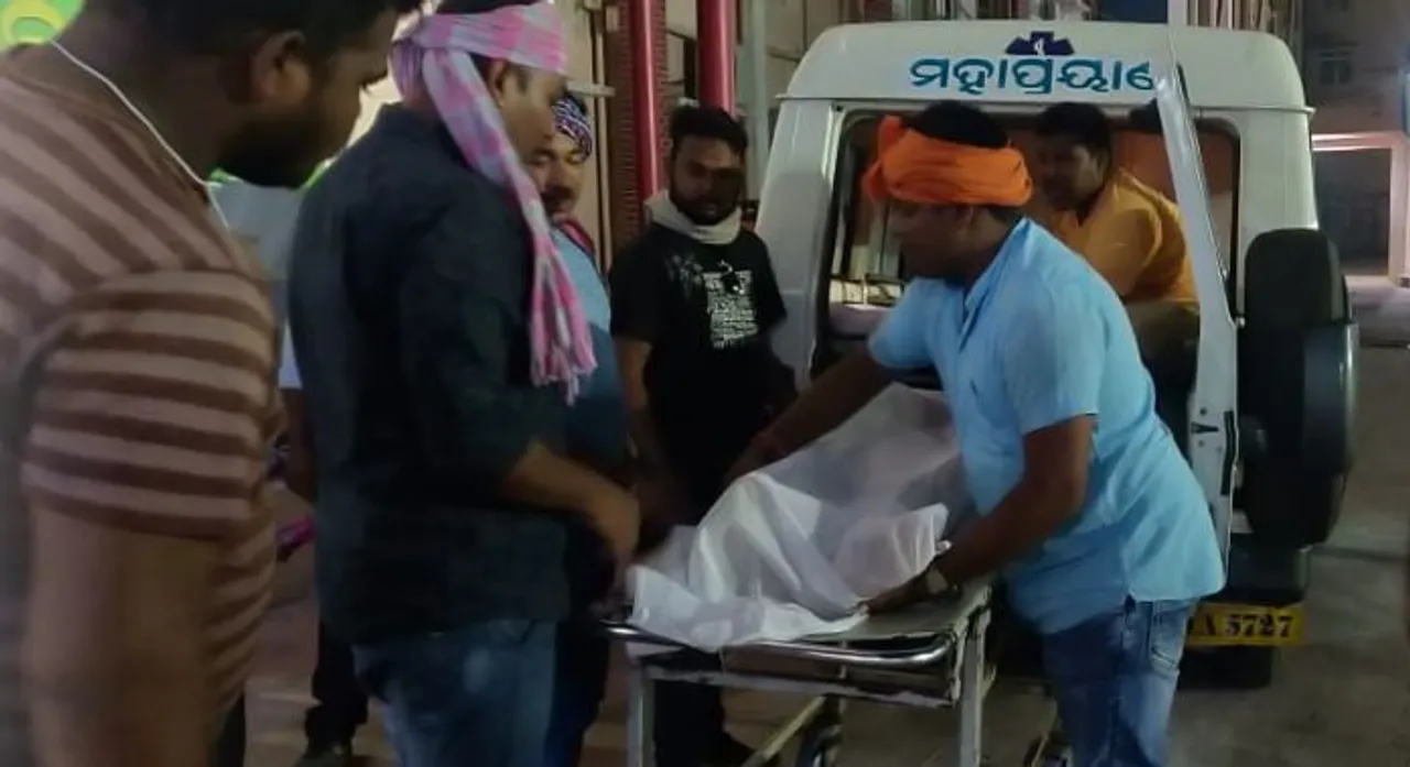  ସମ୍ପର୍କୀୟ ଆସିଲେ ନାହିଁ । ମେଡିକାଲରୁ ଶବ ନେଇ ଶବଦାହ କଲେ ସ୍ଥାନୀୟ ଯୁବକ