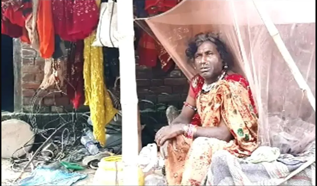  ଏକ କି ଦୁଇ ନୁହଁ ୨୭ ବର୍ଷରୁ ମହିଳା ବେଶରେ ଜୀବନ ଯାପନ କରୁଛନ୍ତି ଜଣେ ପୁରୁଷ ! ଖୁବ୍ ରୋମାଞ୍ଚକର ଏହି ମହିଳାବେଶୀ ପୁରୁଷଙ୍କ କାହାଣୀ ।