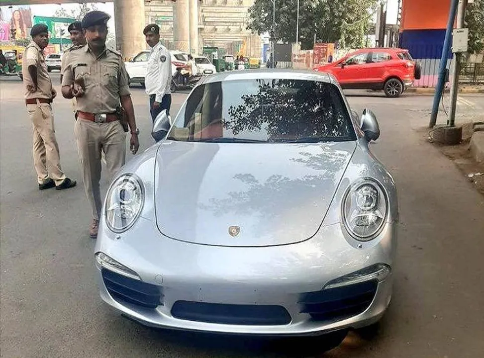  ରେକର୍ଡ ଭାଙ୍ଗିଲା ଚାଲାଣ୍ ! ଦାମୀ ଗାଡି ଉପରେ ଲାଗିଲା ଜରିମାନା , କାର୍ ମାଲିକ ଗଣିଲେ ୧୦ ଲକ୍ଷ ଟଙ୍କା   